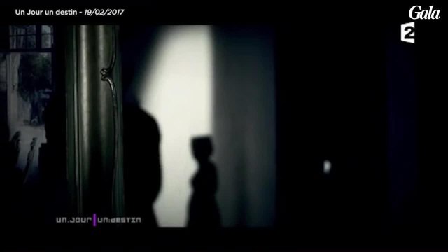 GALA VIDEO - Karl Lagerfeld a un rituel étrange avant de se coucher