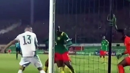 Le but de Slimani refusé par Gassama et le VAR face au Cameroun ! Cruel...