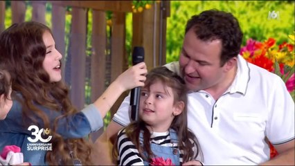 Les fermiers devenus parents font une surprise à Karine Le Marchand en larmes