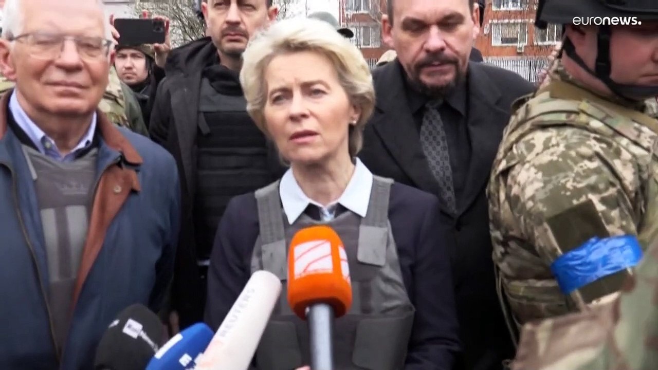 Ursula von der Leyen e Josep Borrell em Bucha