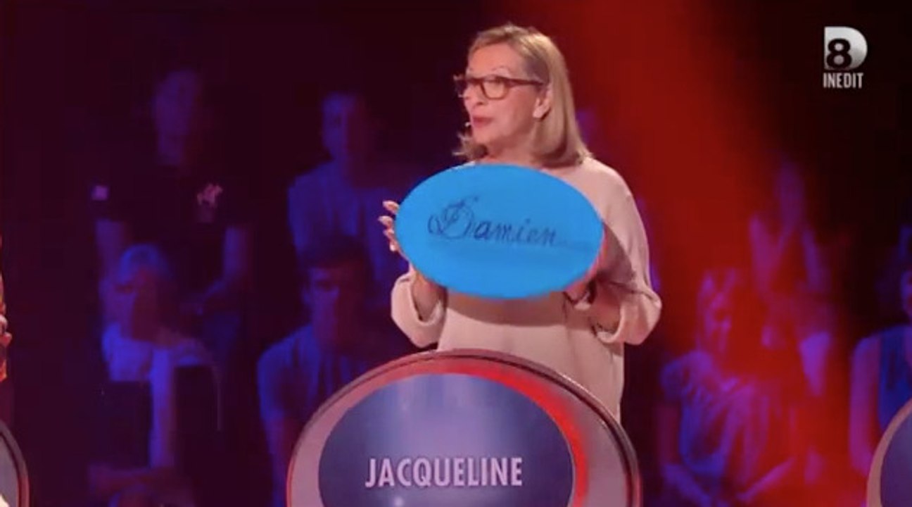 Une candidate du Maillon faible drague Julien Courbet en plein jeu