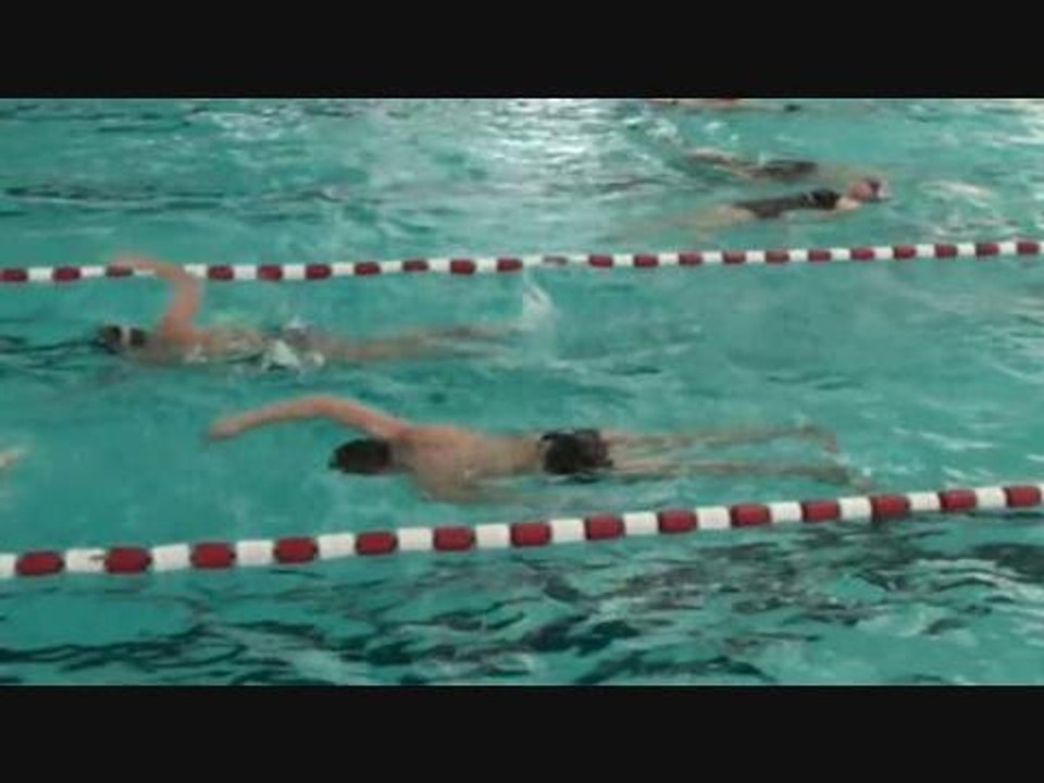 Un exercice de natation étonnant : le crawl à l'envers