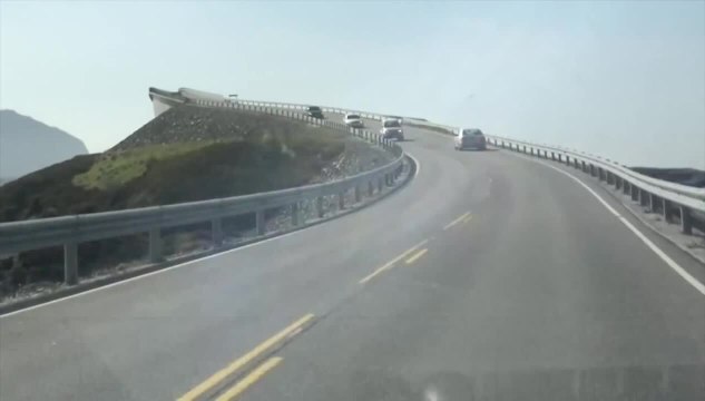 En Norvège, la route qui traverse l'océan