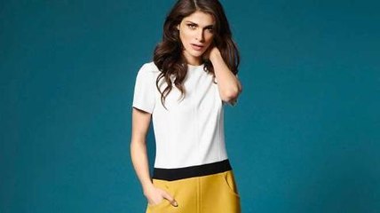 Elisa Sednaoui, égérie glamour pour 1.2.3