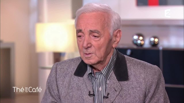 GALA VIDEO — Charles Aznavour sur l'hommage à Johnny Hallyday C'est pas un spectacle