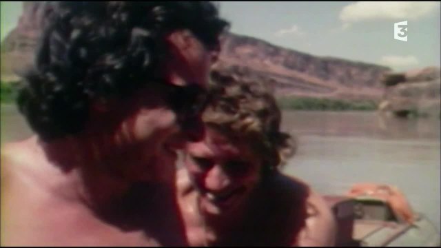 GALA VIDEO - Quand Johnny Hallyday gaffait auprès d’Anne-Marie Perier la femme de son ami Michel Sardou