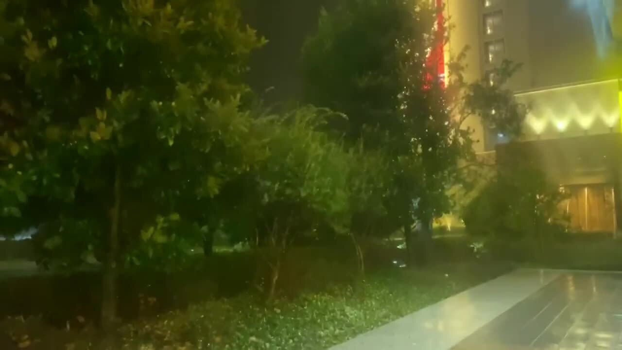 L'ouragan Laura a touché terre aux Etats-Unis,...