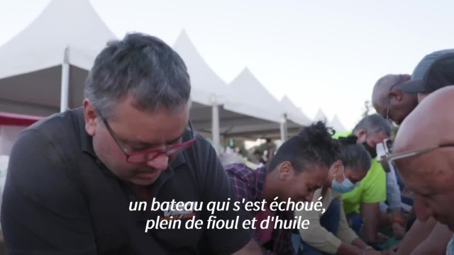 Les Mauriciens se battent pied à pied contre la marée noire