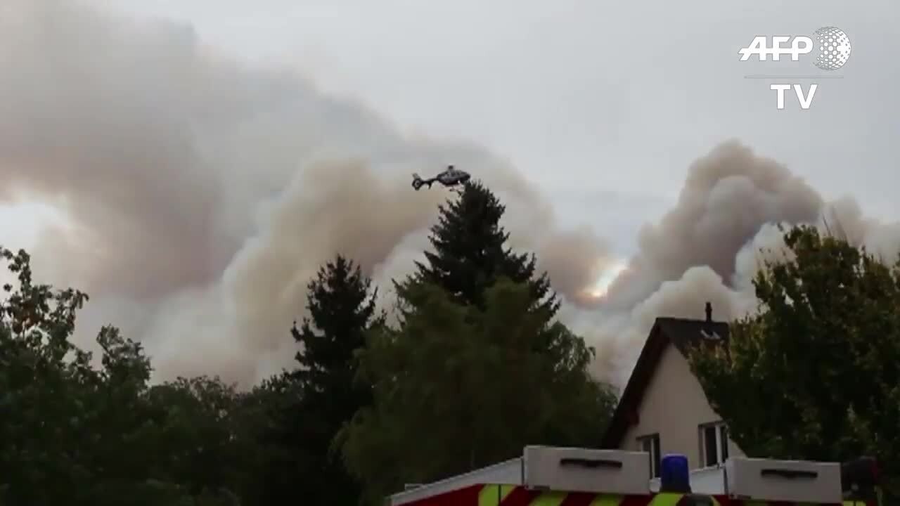 Allemagne: un violent incendie de forêt continue de menacer des villages
