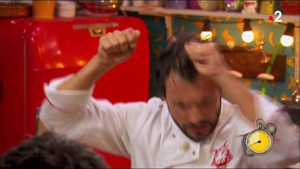 Download Video: GALA VIDEO - Fort Boyard : Tal à deux doigts de vomir dans le restaurant de Willy Rovelli