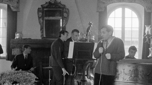 GALA VIDEO - Charles Aznavour : sa sublime maison de Monfort-l'Amaury est à vendre à un prix exorbitant