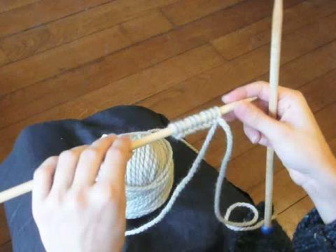Apprendre à tricoter : comment faire le point mousse ?