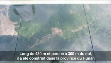 Chine: le pont en verre le plus long du monde ouvre au public