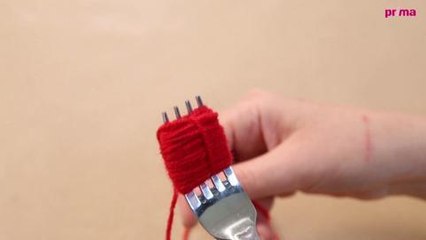 Prima - Faire un pompon avec une fourchette