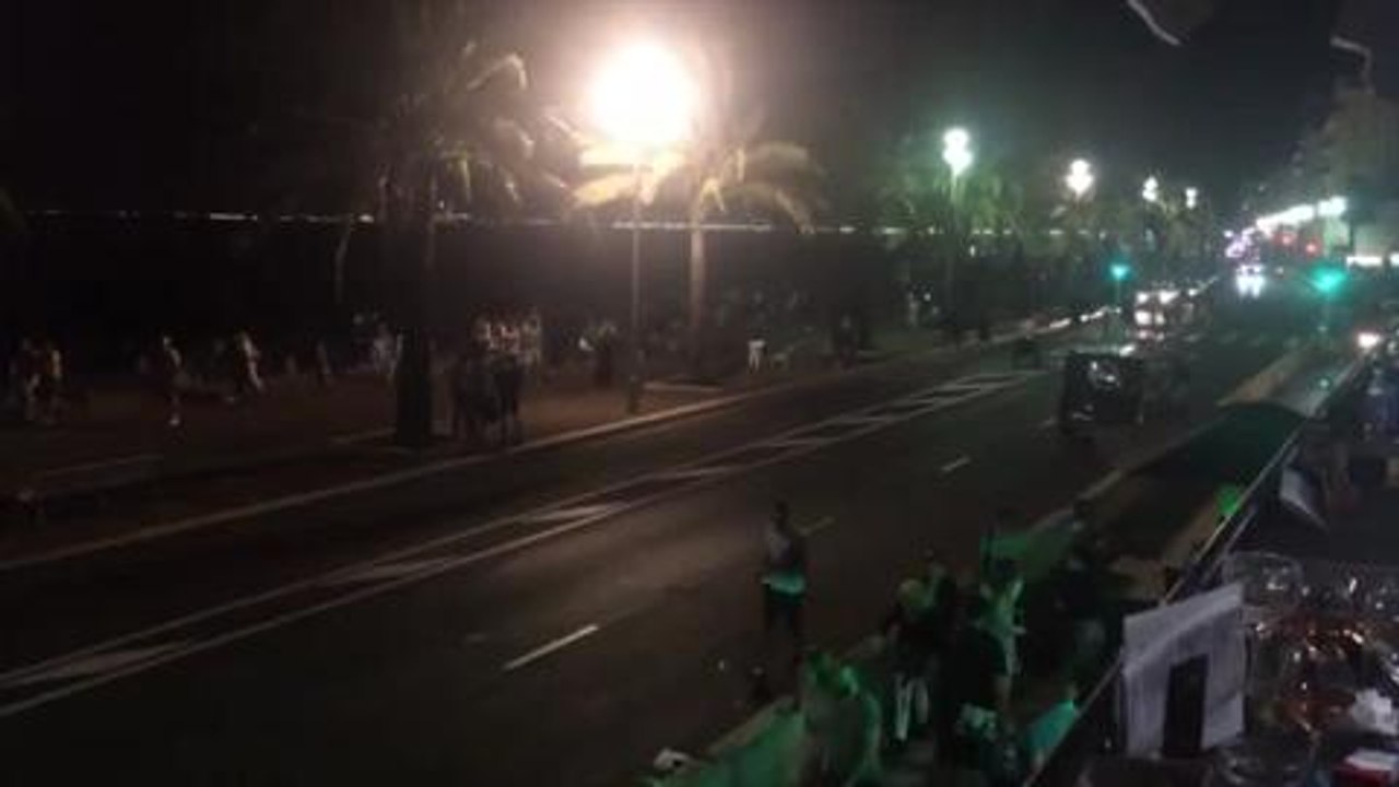 Nice: "au moins 60 morts" fauchés par un camion