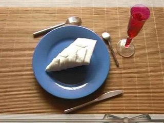 Comment plier une serviette de table en forme de chausson ?