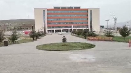 Son dakika haberi... Kavga ihbarına giden polisler karanfille karşılandı