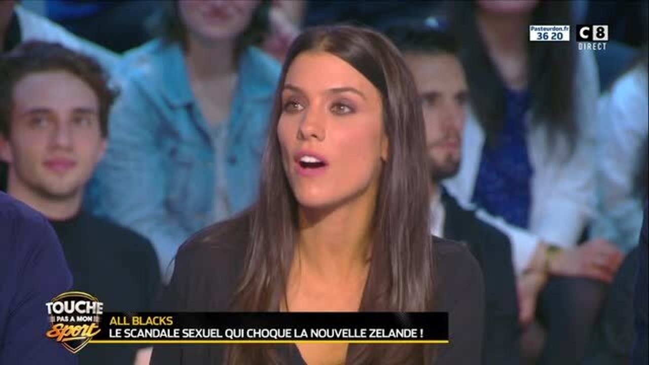 Estelle Denis demande à Ludivine Sagna si elle a déjà fait ça à l'aéroport
