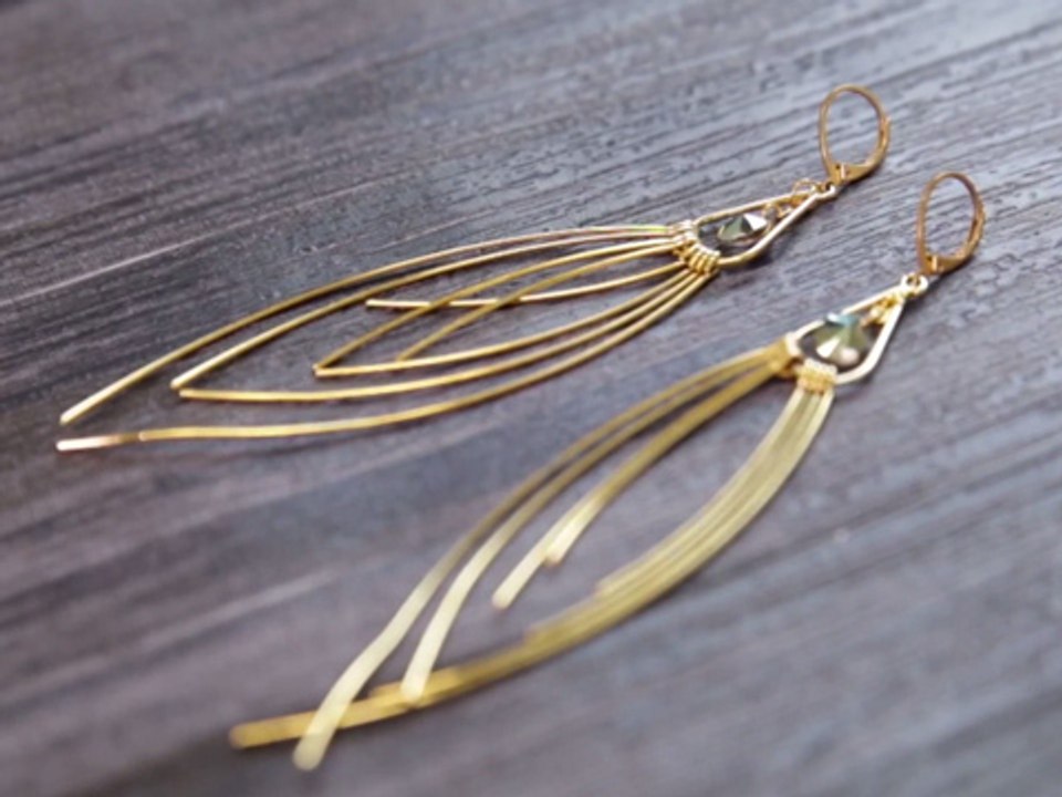 Boucles d'oreilles pendantes avec une goutte Swarovski (vidéo)