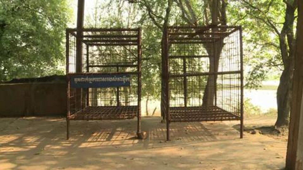 Des étudiants cambodgiens face à l'histoire des Khmers rouges