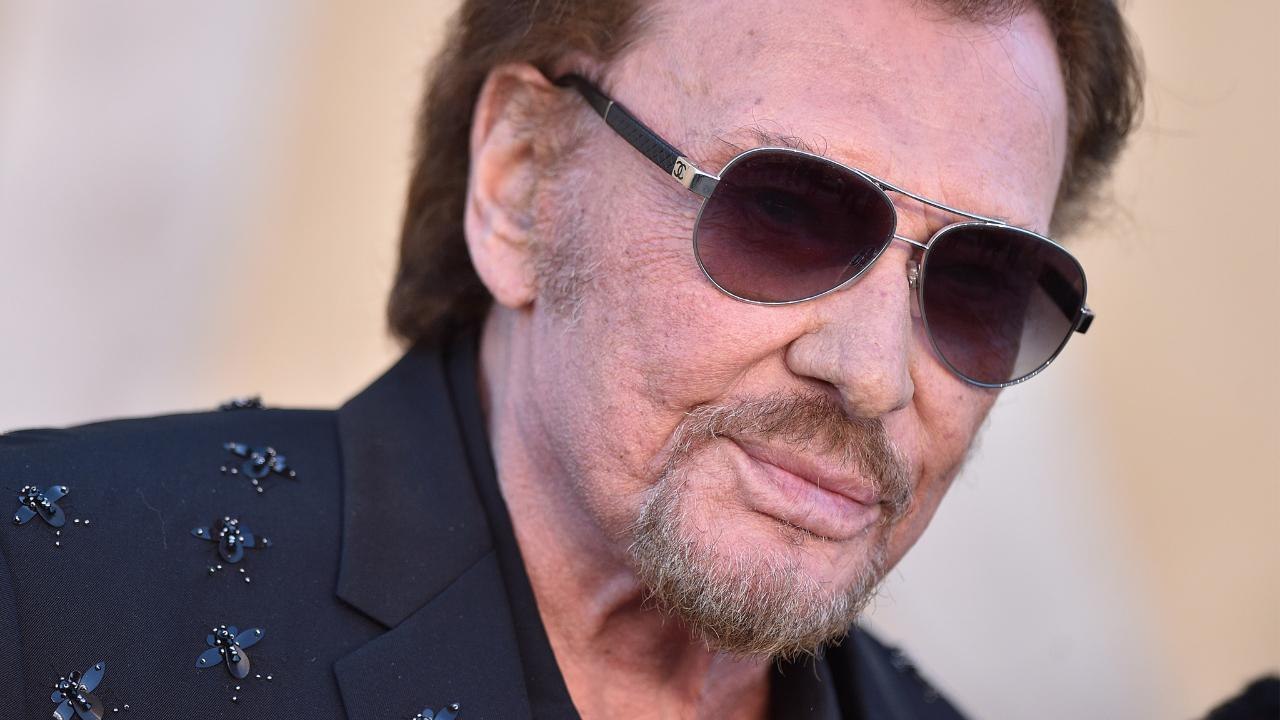 VOICI - Johnny Hallyday : son combat contre le cancer