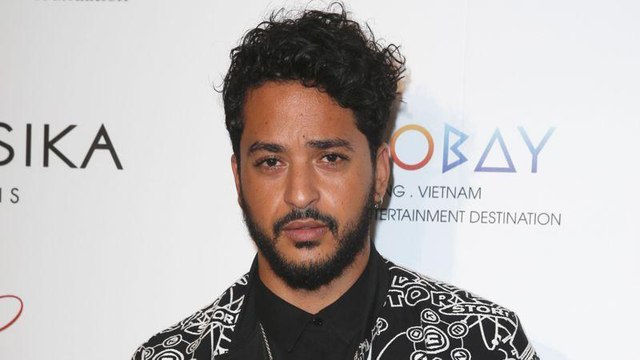 VOICI - Les Enfoirés : pourquoi Slimane ne souhaite pas intégrer la troupe des Restos du cœur