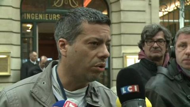 Air France: plusieurs milliers de personnes rassemblées à Paris