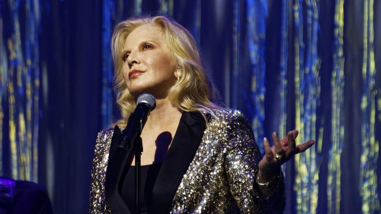 VIDEO Johnny Hallyday : Sylvie Vartan dézingue les faux amis du rocker qui se donnent « la permission de juger »