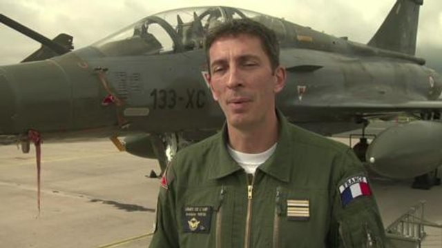 Les contrôleurs aériens: yeux et oreilles de l'avion de chasse