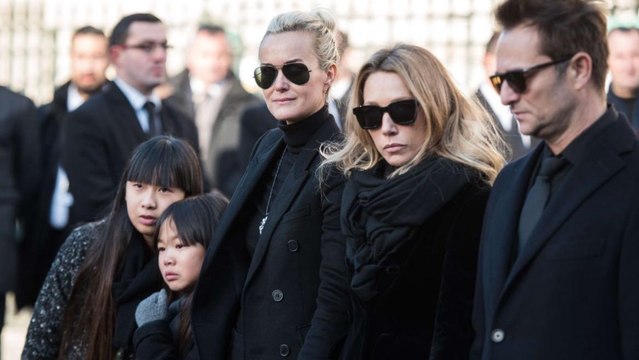 VOICI - Laura Smet conteste le testament de Johnny Hallyday