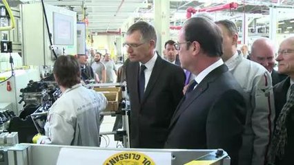 Avant les élections, Hollande visite une usine de PSA en Moselle
