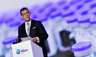 "فوربس" تؤكّد أنّ خبر اعتقال رئيس "فايزر" لاحتياله حول فاعلية اللقاح مزيّف