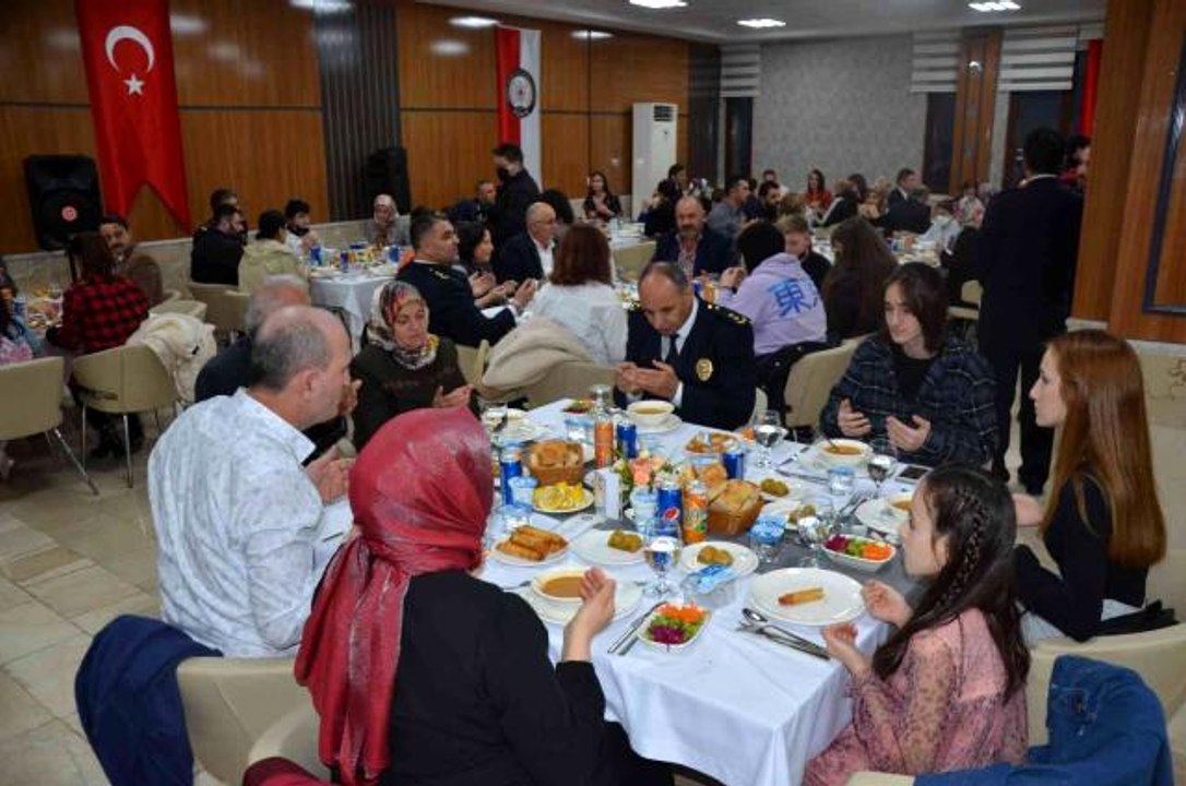 Şehit aileleri ve gaziler, emniyetin iftar yemeğinde buluştu