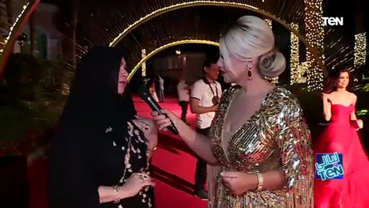 مصممة الأزياء منى المنصوري تتألق في زي المرأة ا...