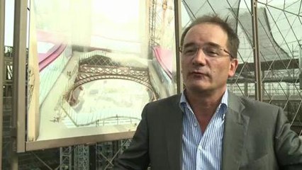 La Tour Eiffel en plein travaux de modernisation