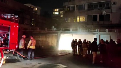 Kadıköy'de kapalı otoparkta yangın çıktı