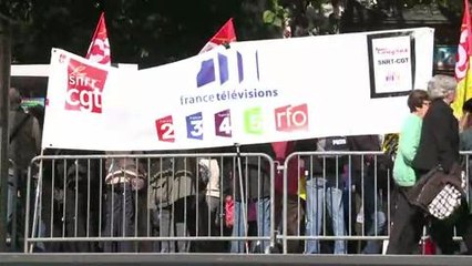 Manifestation de salariés de France TV et Radio France devant le Sénat