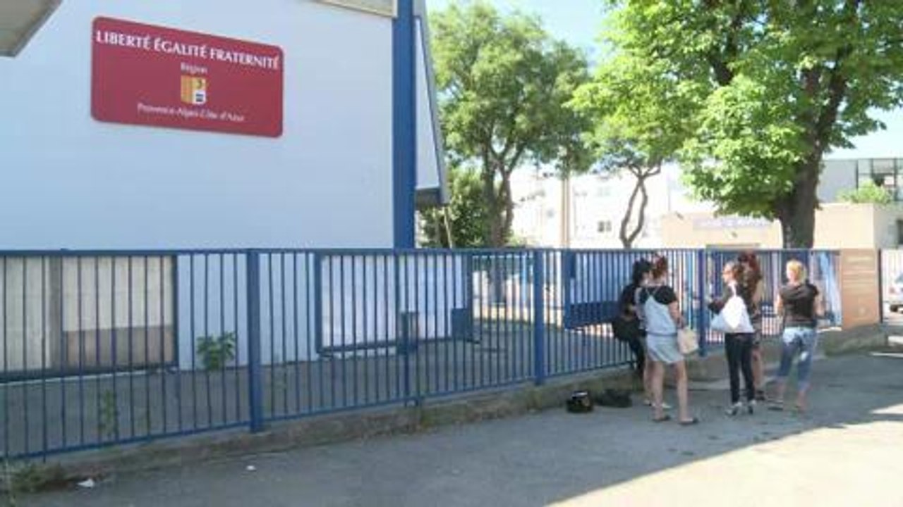 Les lycéens dans l'attente des résultats du bac