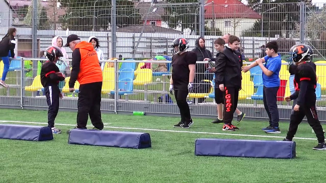 Drei ukrainisch Kids finden bei den Junior Tigers Freunde und ein sportliches Zuhause