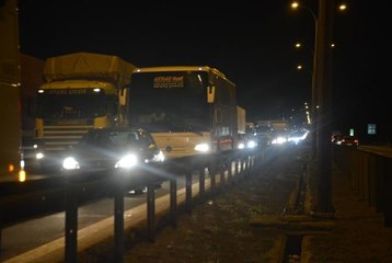 Son dakika haberi: İki tır kazaya karıştı, yol trafiğe kapandı