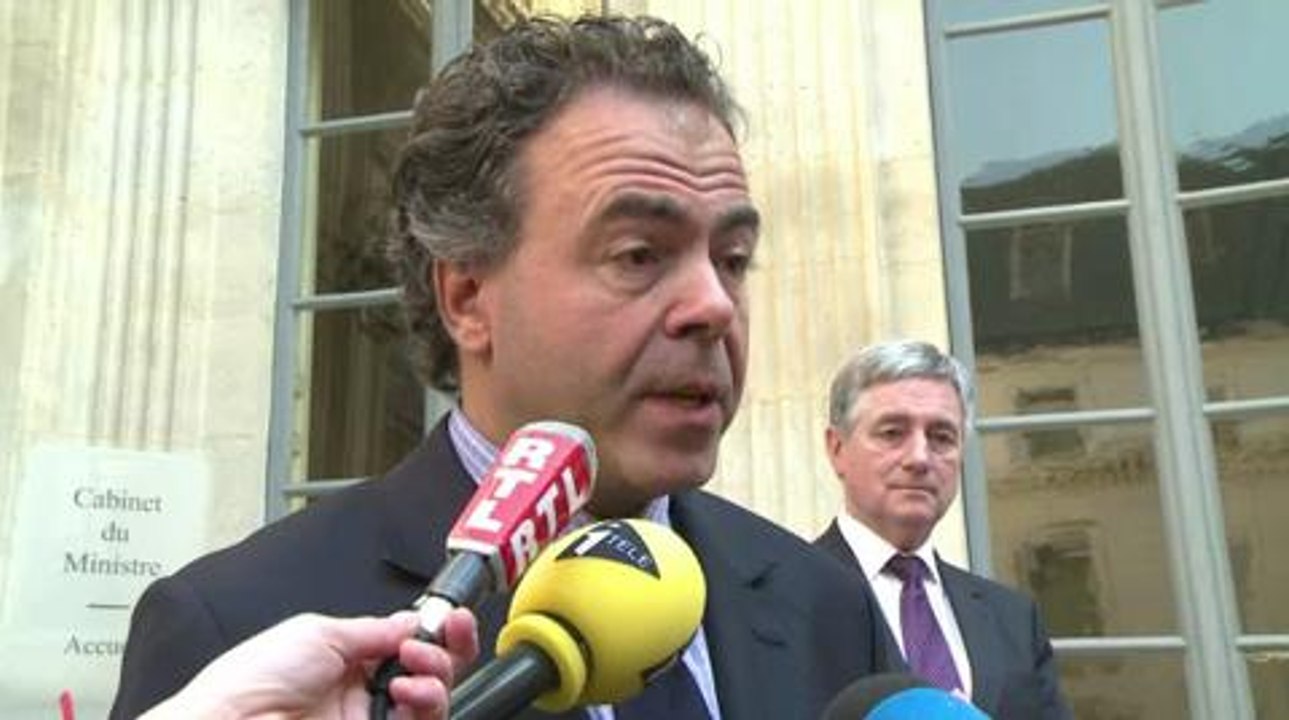 Abus sexuels à l'école: les parents rencontrent Luc Chatel