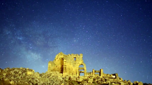 Yıldızlar altında Zerzevan Kalesi