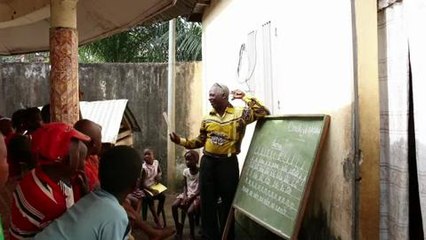 Ebola: la vie sans écoles à Conakry
