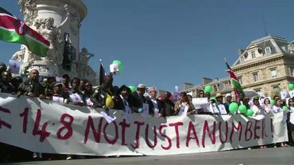 Paris: marche en hommage aux victimes de l'attentat de Garissa