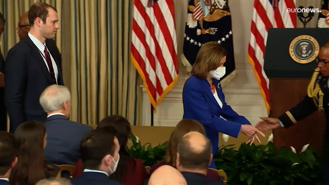 Sprecherin des US-Repräsentatenhauses Nancy Pelosi an Covid-19 erkrankt