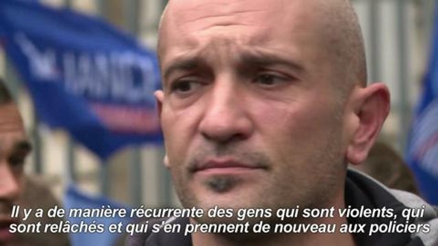 Paris: les syndicats de policiers devant le palais de justice