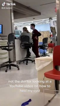 Doctora se capacita para cirugía con tutorial de YouTube, la captan se vuelve viral