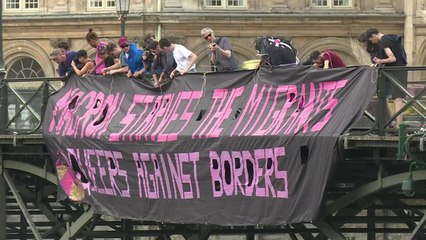 Paris: action LGBT contre la politique migratoire de Macron