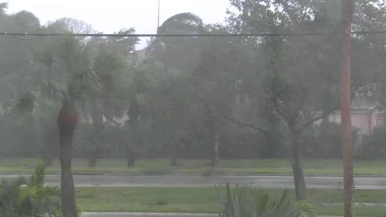 Floride: le vent et la pluie d'Irma s'abattent sur la côte ouest