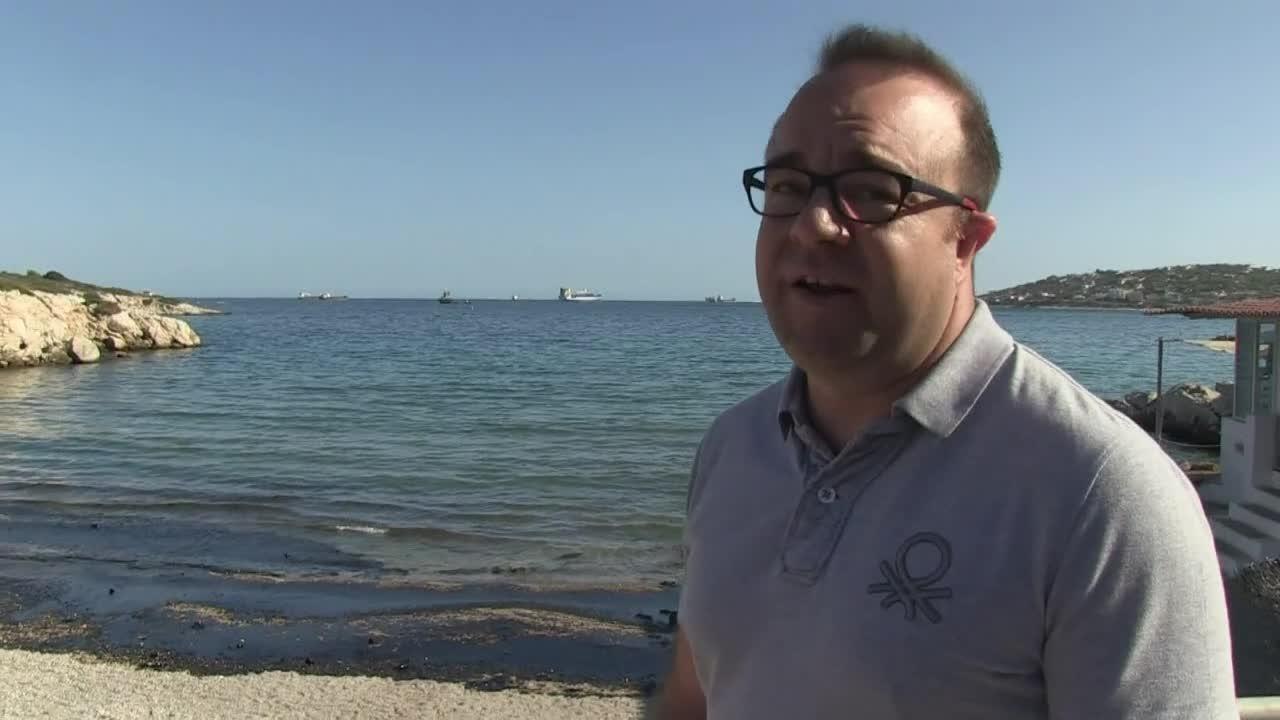 Grèce : pollution à Salamine par le naufrage d'un pétrolier